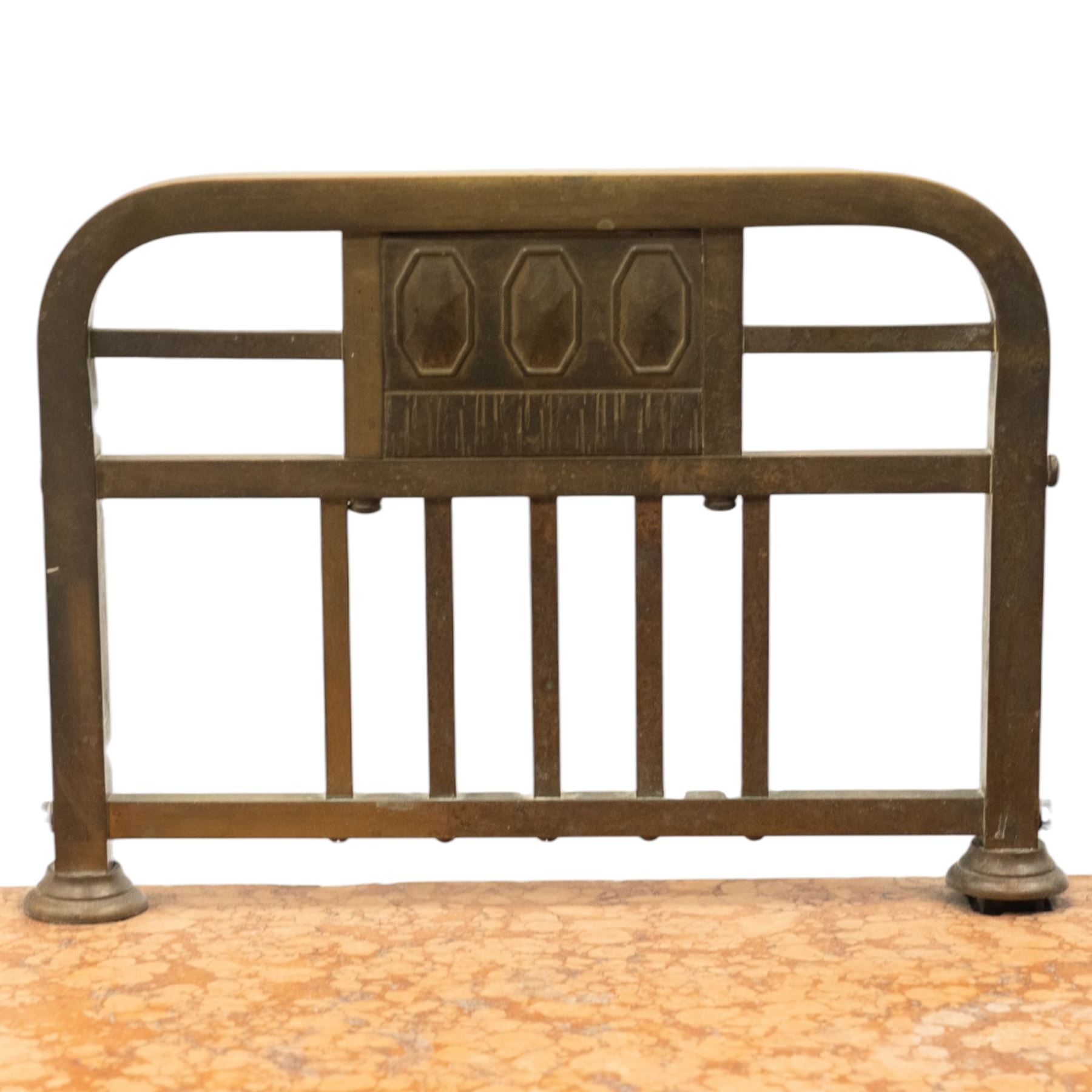 Pair of European Art Deco brass and marble bedside tables, the raised bass back over a canted rectangular marble top, fitted with single drawer decorated with repeating octagonal decoration, raised on square tubular supports with castors, united by undertier