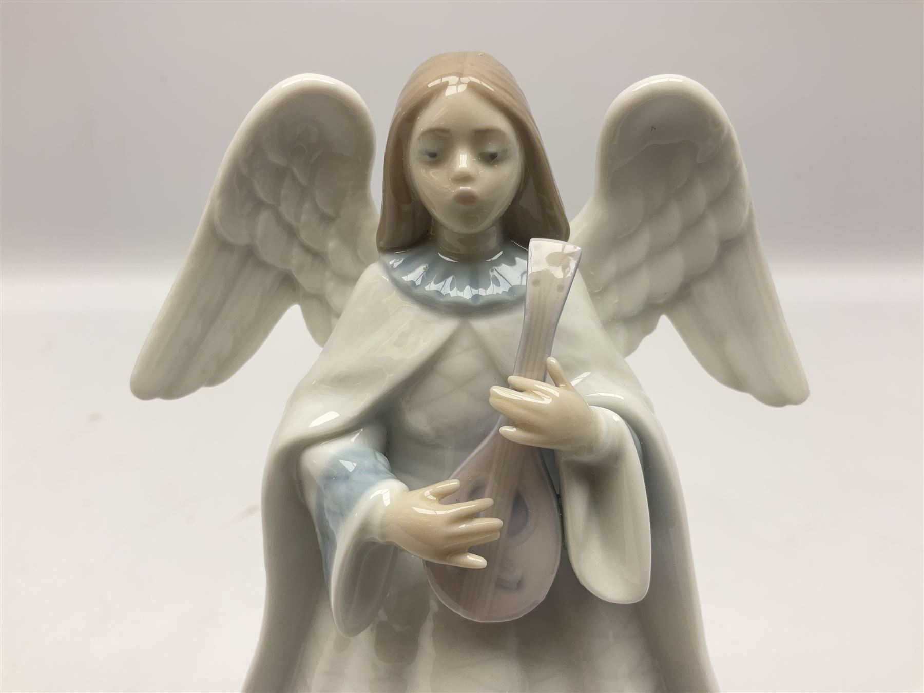 Three Lladro figures, comprising Dear Santa no 6166, Angelic Melody 1993 no 5963 and Seraphs Head no2 no 4885, together with Lladro plaque Love Brings Us Together no 7677, all with original boxes, largest example H18cm