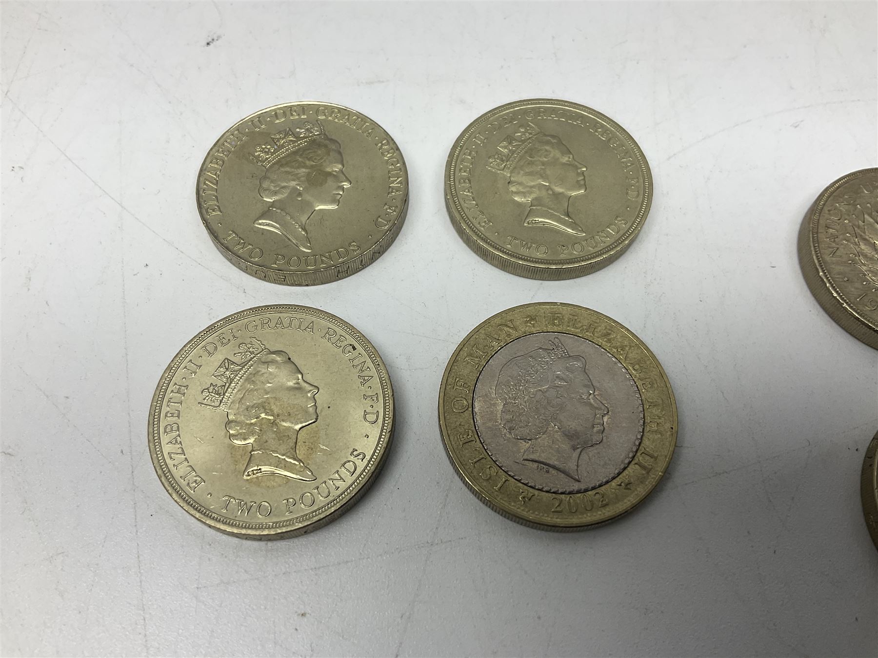 Queen Elizabeth II United Kingdom dual dated 1992/1993 fifty pence coin, five old style two pound coins including 1989 'Bill of Rights' etc and an Isle of Man 2002 two pound coin (7)