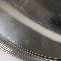 Modern silver tray, of oval form with stepped rim and upon four pad feet, hallmarked Victorian Silverware Ltd, Birmingham 2000, W28.5cm