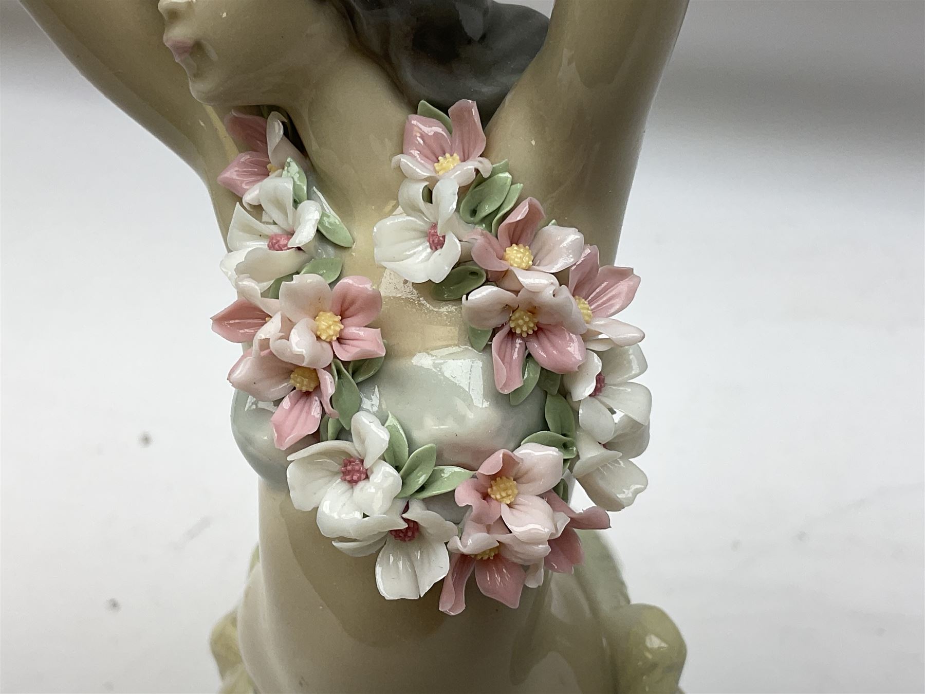 Two Lladro figures, comprising Momi no 1529 and Mahlia no 1531, both with original boxes, both year issued 1987, year retired 1989, largest example H29cm