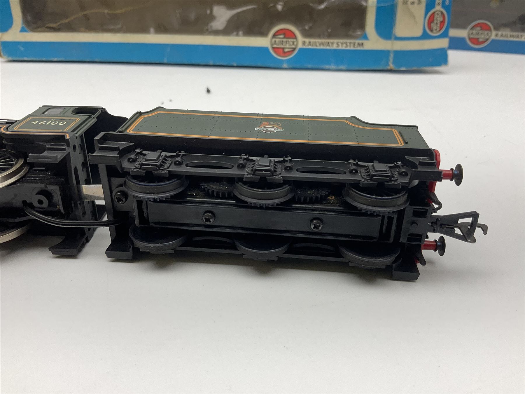 Airfix '00' gauge - Castle Class 4-6-0 locomotive 'Pendennis Castle' No.4069; Class 6P/7P Rebuilt Royal Scot 4-6-0 locomotive 'Royal Scot' No.46100; both boxed; Class 4F 0-6-0 locomotive No.4454 in associated box; another unboxed Class 4F 0-6-0 locomotive; and Class 14XX 0-4-2 tank locomotive No.1466 for spares or repair