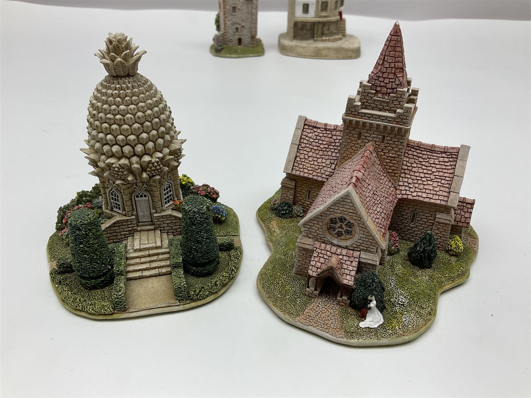 Nineteen Lilliput Lane models from the Scottish Collection