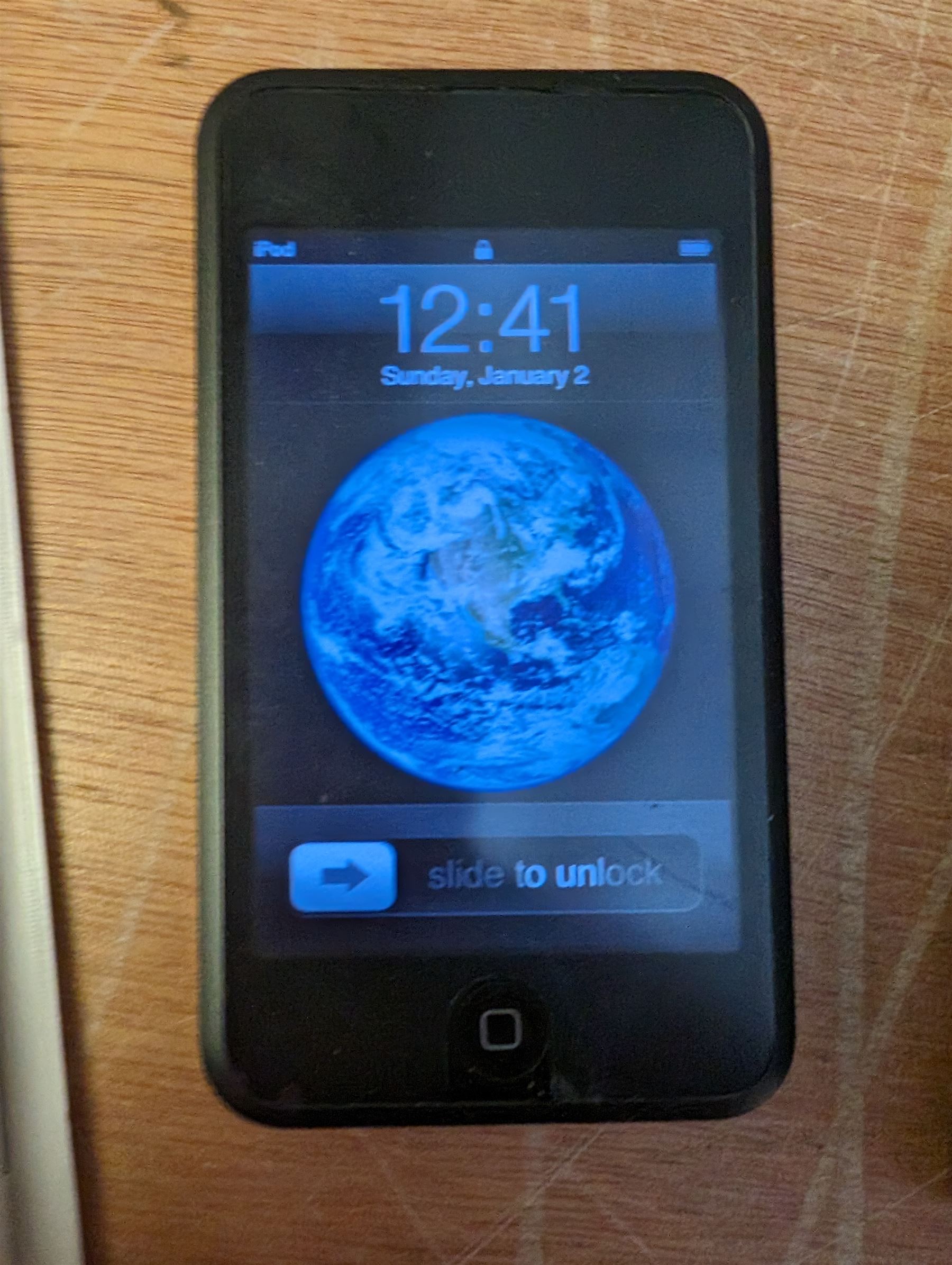 Ipod Touch 16GB, in original box, with JBL charging dock and other accessories