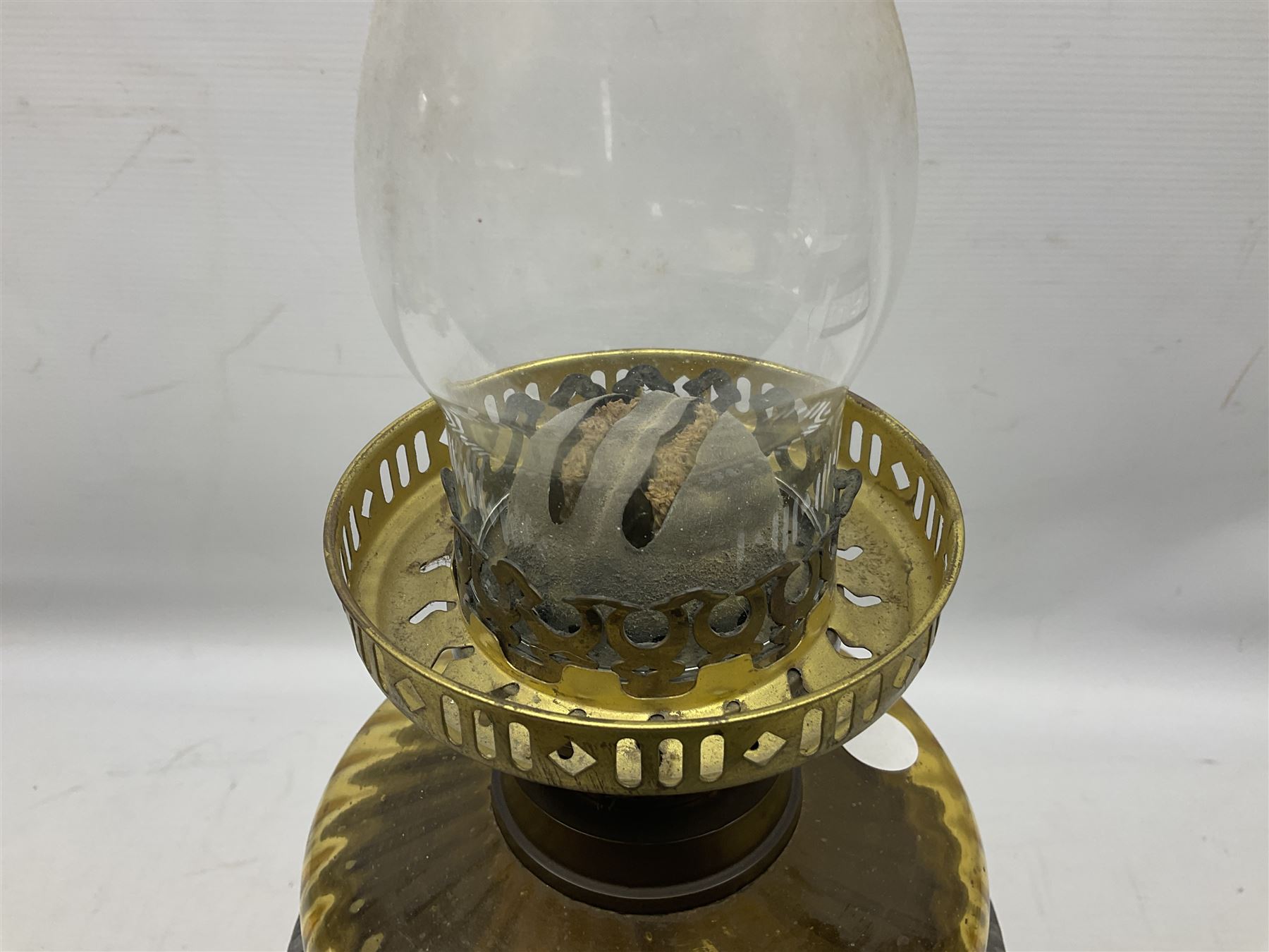 Victorian cast spelter oil lamp, decorated with cherubs and foliate scrolls, supporting a glass reservoir, burner and clear glass chimney, H62cm