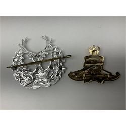 Military badges - approximately eighty predominantly staybrite glengarry, cap and collar badges and small quantity of plastic badges