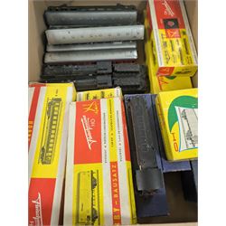 Collection of HO and OO gauge model railway rolling stock and accessories, including Fleischman locomotives, carriages, goods wagons, kit built rolling stock, Kitmaster built rolling stock, etc, in four boxes