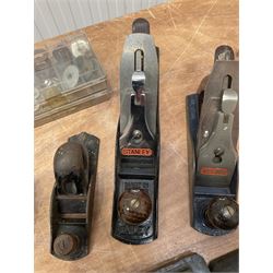 Record No4 plane, Stanley Bailey plane, Record bull face and other planes and tools - THIS LOT IS TO BE COLLECTED BY APPOINTMENT FROM DUGGLEBY STORAGE, GREAT HILL, EASTFIELD, SCARBOROUGH, YO11 3TX