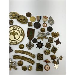 WW1 French Croix de Guerre medal dated 1914-18 with star on ribbon; Yorkshire North & East Ridings Provincial Grand Deacon masonic silver and enamel pendant and blazer badge; helmet plate, cap badges and assorted military buttons including boxed Royal Artillery set of waistcoat buttons etc
