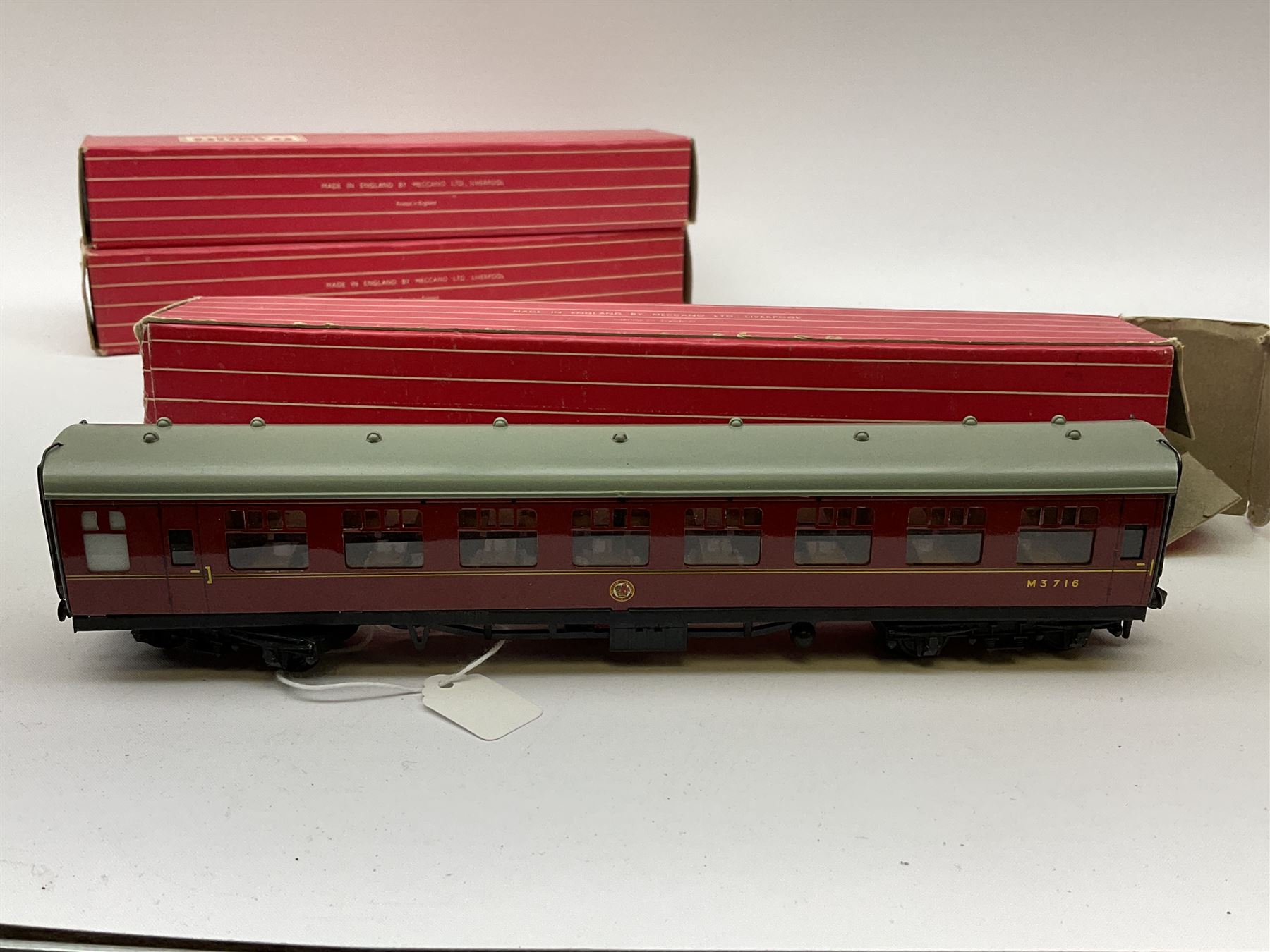 Hornby Dublo - six coaches comprising 4060 Open Corridor Coach 1st Class W.R.; 4061 Open Corridor Coach 2nd Class W.R.; 4062 Open Corridor Coach 1st Class B.R.; 4063 Open Corridor Coach 2nd Class B.R.; 4075 Passenger Brake Van B.R.;and 4078 Composite Sleeping Car B.R.; all in boxes (6)