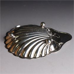 Edwardian silver clam shell butter dish, upon three bun feet, hallmarked James Deakin & Sons, Sheffield 1910