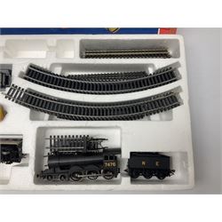 Hornby '00' gauge - Intercity 125 2-car set Nos.43010 & 43011 with one coach in original box with track and additional 4-6-0 locomotive and tender No.7476 and goods wagon; and another similar HST Intercity 125 2-car set Nos.43125 & 43126 with two coaches in original box with track and controller (2)