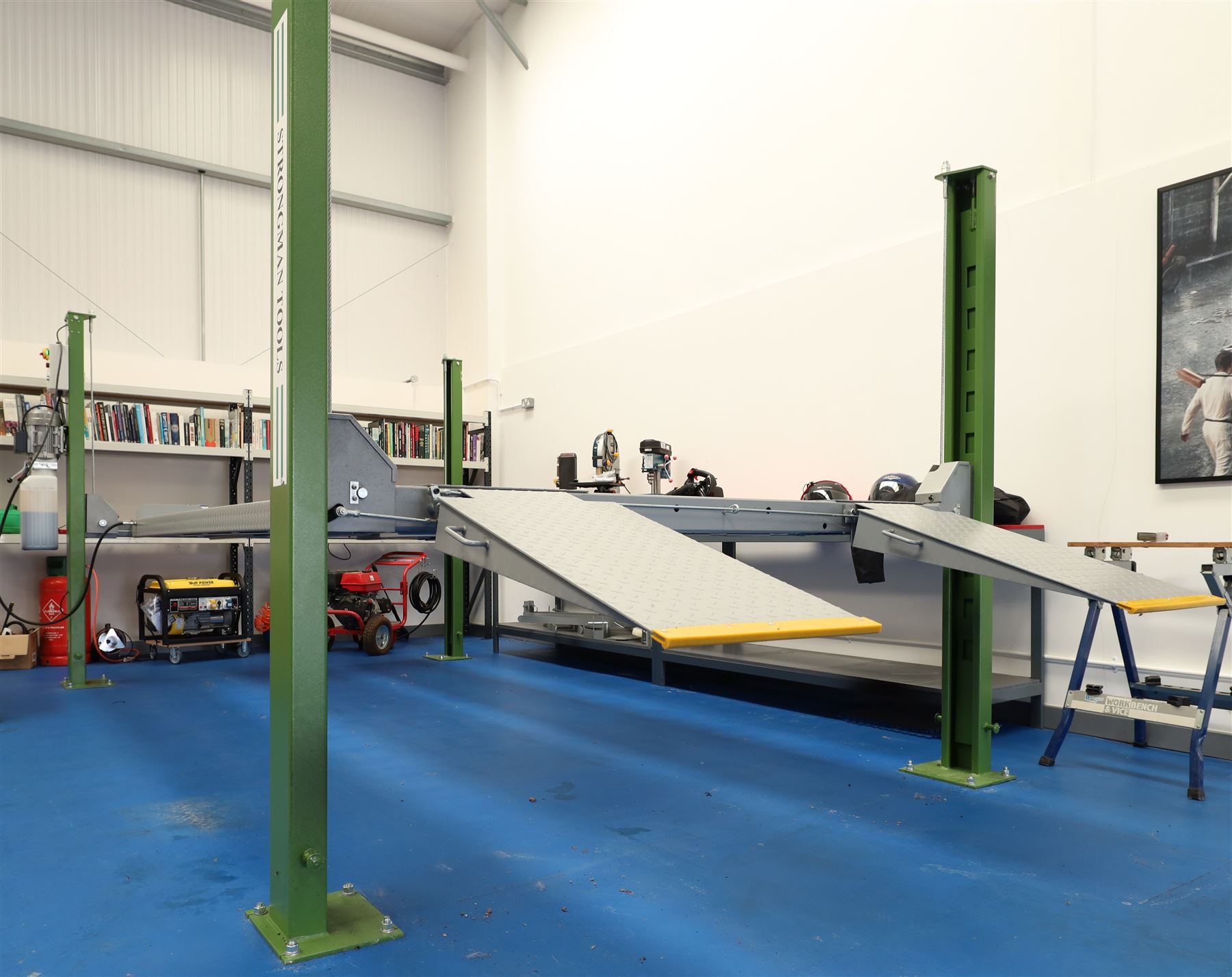Bonar Series four post parking lift, model SA4T36, electrically operated with control box and hydraulic power unit, rated capacity 3,600 kg, three-phase power