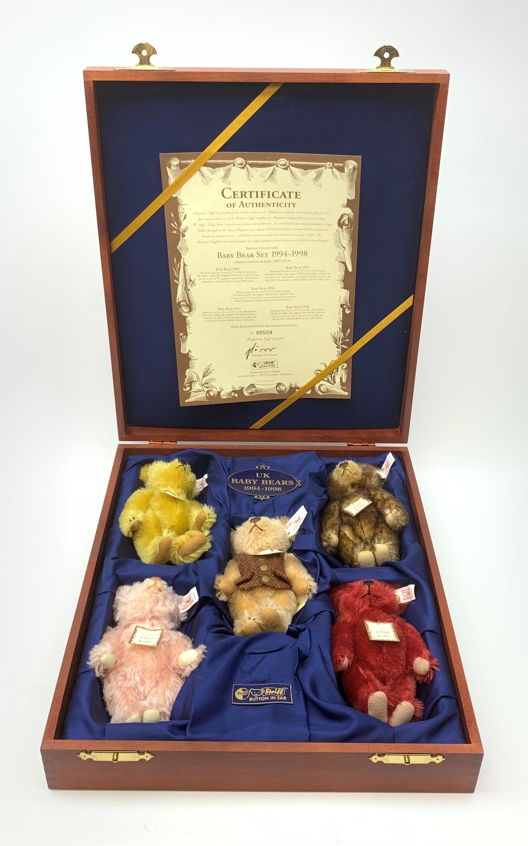Steiff limited edition British Collector's Baby Bear Set 1994-1998, No.509/1847, comprising five small teddy bears in fitted wooden box with certificate.