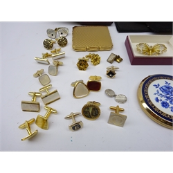  Three Stratton powder cases, two Stratton pocket brush set, Stratton lipstick & mirror compact, other similar compacts, Continental gilt metal mounted scent bottle, cased, filigree butterfly brooch, plated cuff links etc   