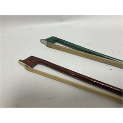 Zest full size pink violin, with a solid wood body and maple head, with matching pink bow and two further bows, in a hard case Length 60cm