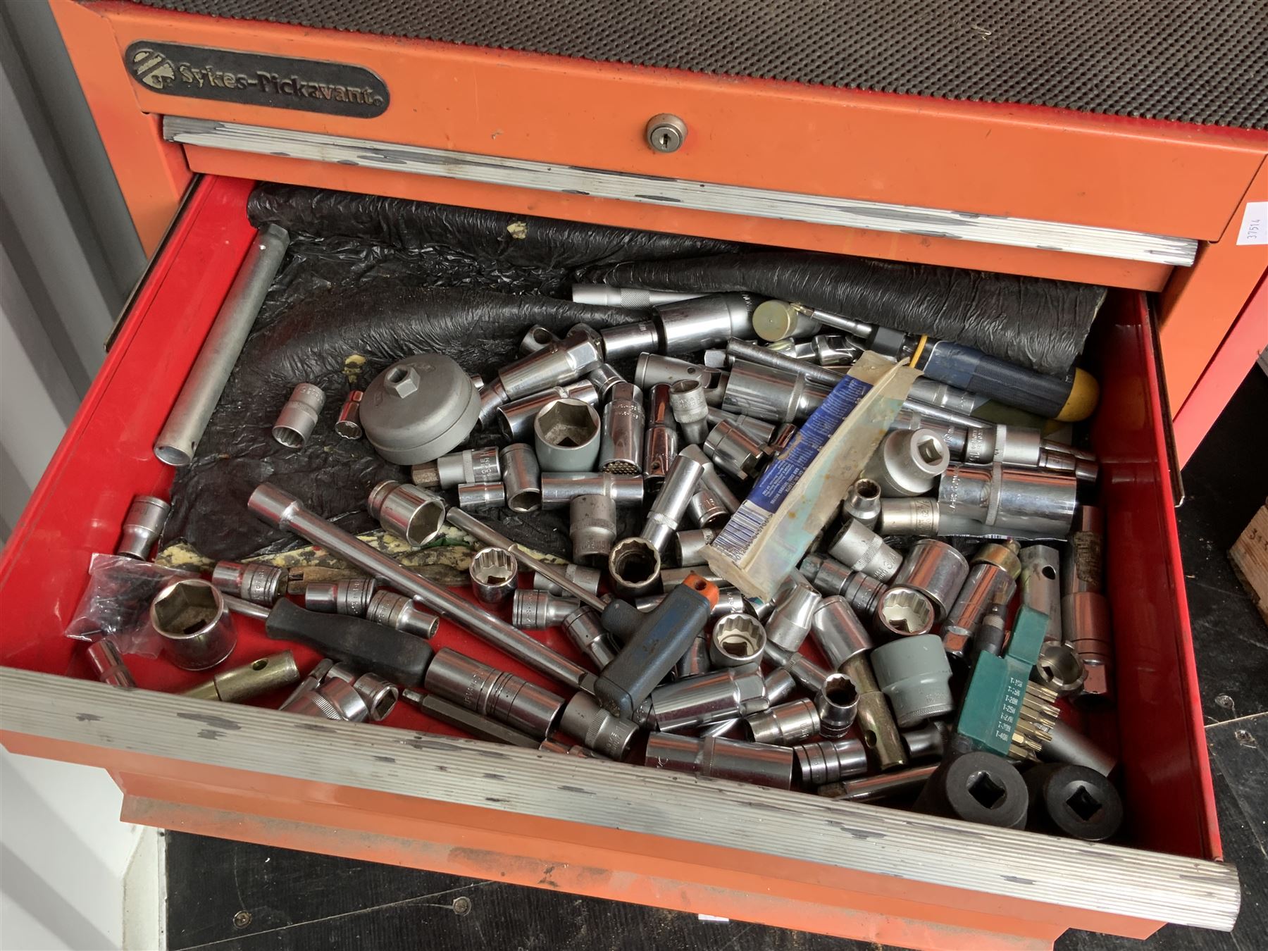 Sykes Pickavant tool chest with content  - THIS LOT IS TO BE COLLECTED BY APPOINTMENT FROM DUGGLEBY STORAGE, GREAT HILL, EASTFIELD, SCARBOROUGH, YO11 3TX