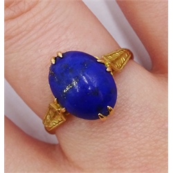 14ct gold single stone lapis lazuli ring
