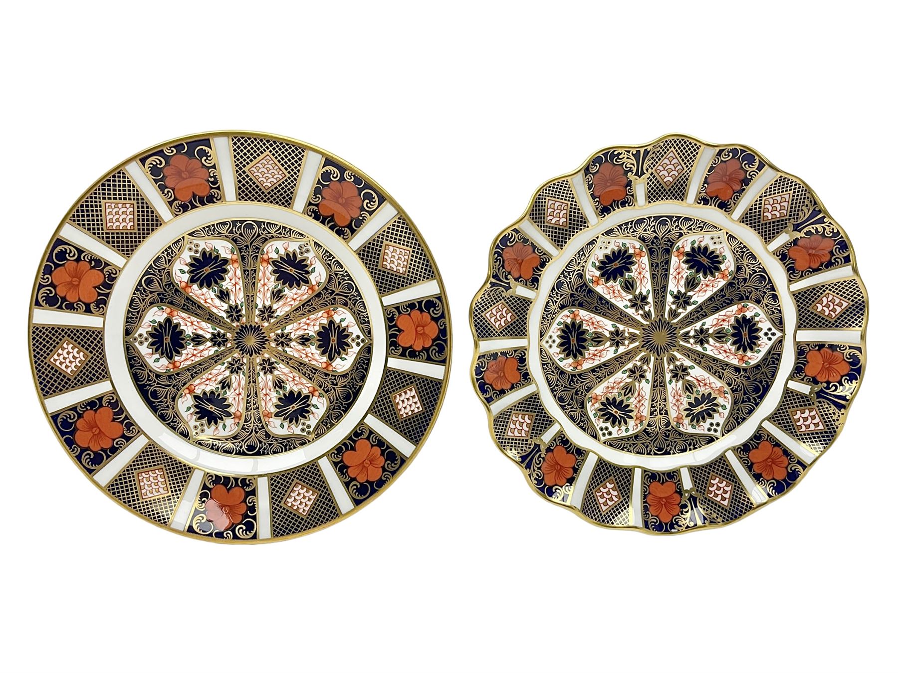 Two Royal Crown Derby Imari plates, pattern no.1128, one with fluted rim, D21cm