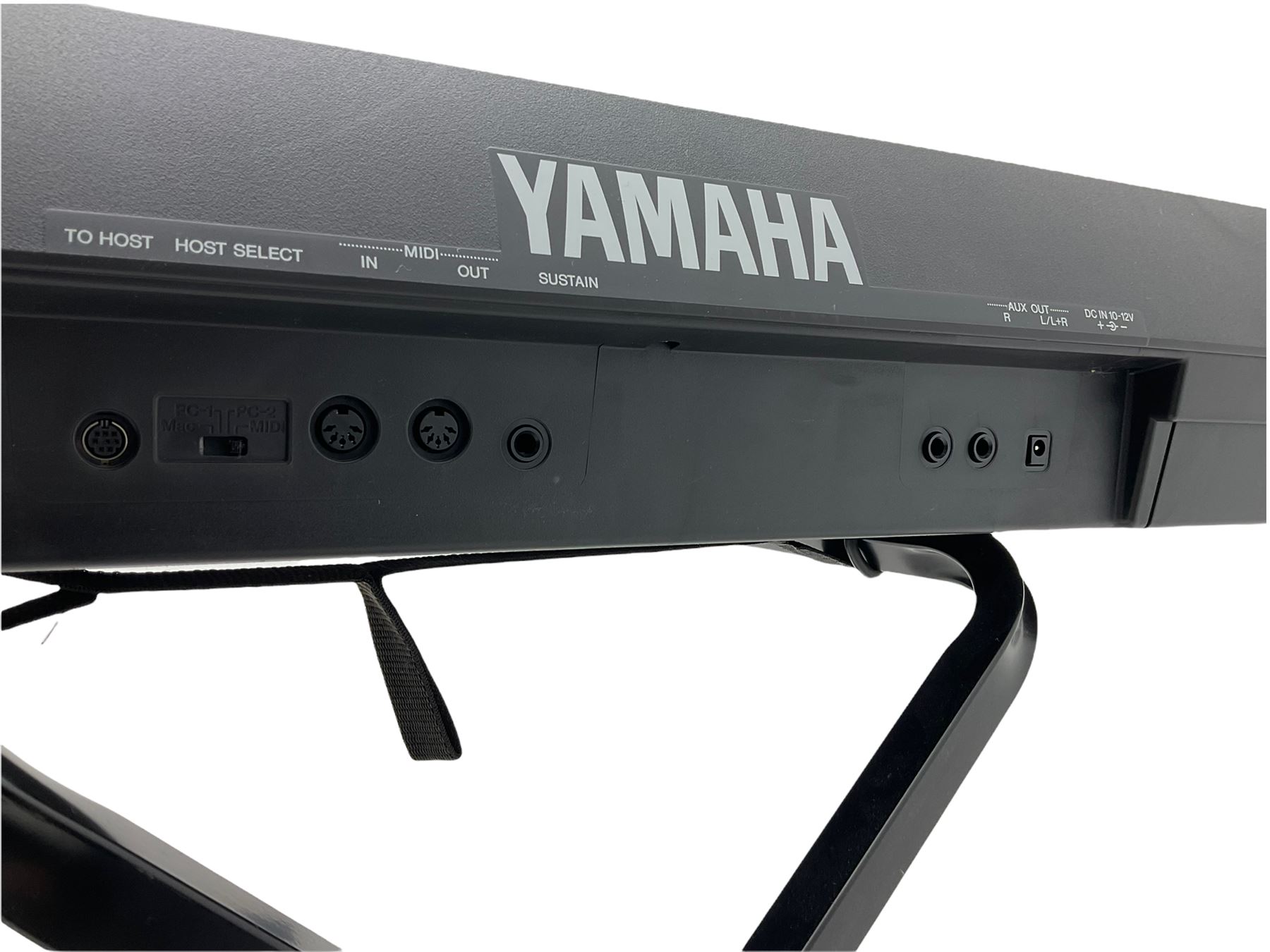 Yamaha PSR-530 electric keyboard, with stand and cover