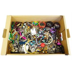 Collection of assorted costume jewellery 