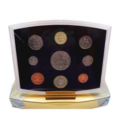 The Royal Mint United Kingdom 2002 executive proof collection, cased with certificate