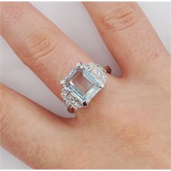 18ct white gold octagonal cut aquamarine ring, with baguette cut and round brilliant cut diamonds set either side, stamped 750, aquamarine approx 3.06 carat, total diamond weight approx 0.35 carat