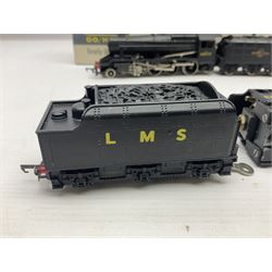 Wrenn '00' gauge - two Class 8F 2-8-0 locomotives - No.48073 in BR Plain Black; boxed; and No.8042 in LMS Plain Black; with unassociated plain blue box (2)