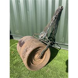 Cast iron, Victorian lawn roller - THIS LOT IS TO BE COLLECTED BY APPOINTMENT FROM DUGGLEBY STORAGE, GREAT HILL, EASTFIELD, SCARBOROUGH, YO11 3TX