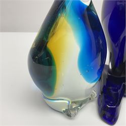 Murano glass clown, together with two glass penguin paperweights, clown H28cm