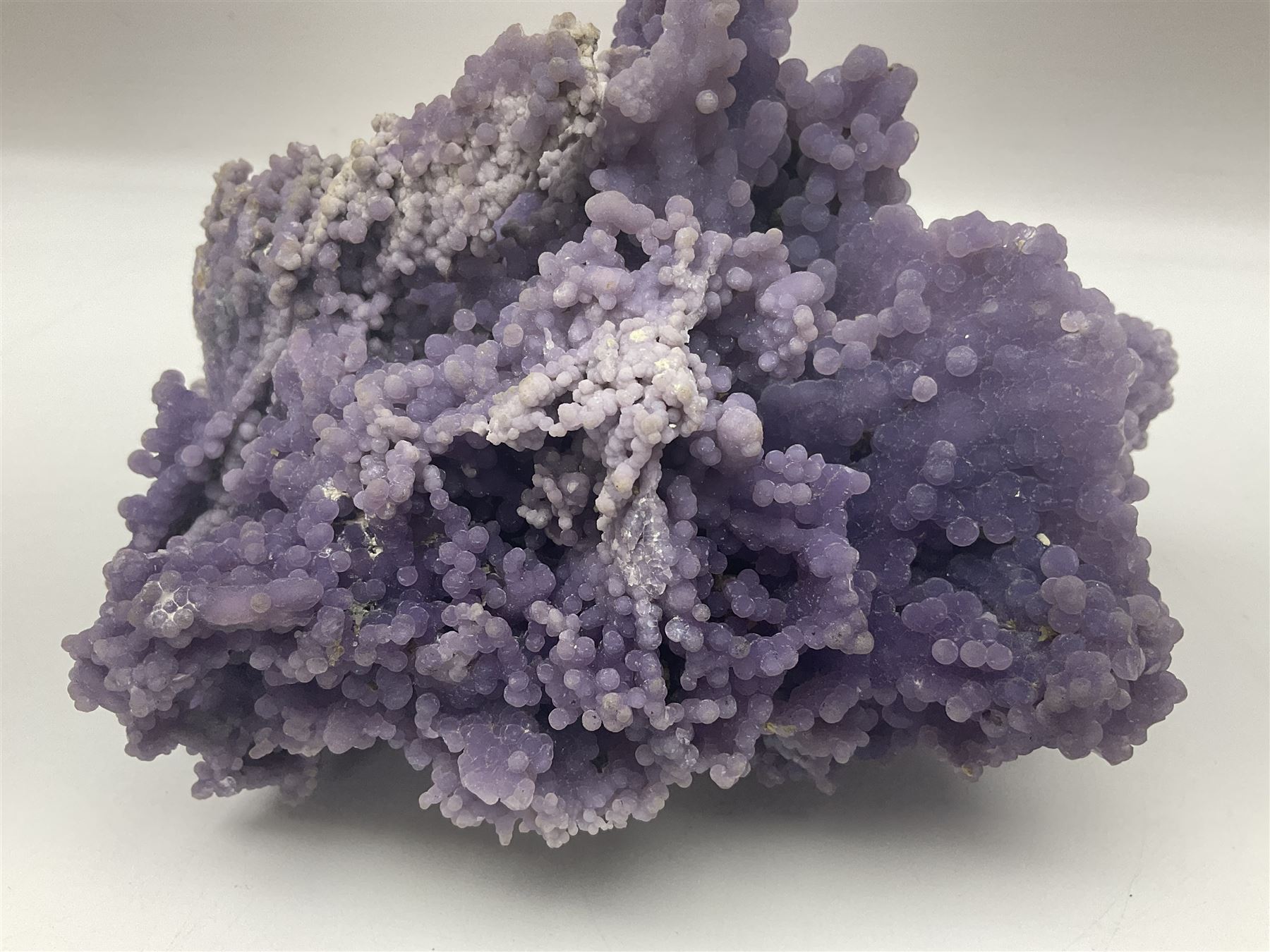 Grape agate cluster, formed of spherical quartz crystals, in purple tones, H15cm, L20cm