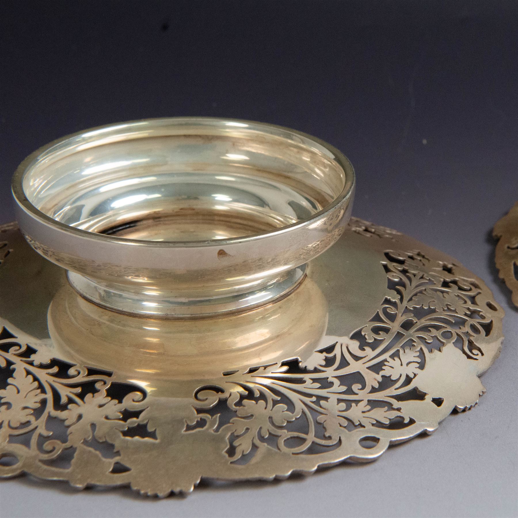 Pair of 1930s silver pedestal dishes, of circular form, the sides with pierced vine decoration, upon a domed pedestal foot, hallmarked Lee & Wigfull, Sheffield 1938, D21cm, H6cm