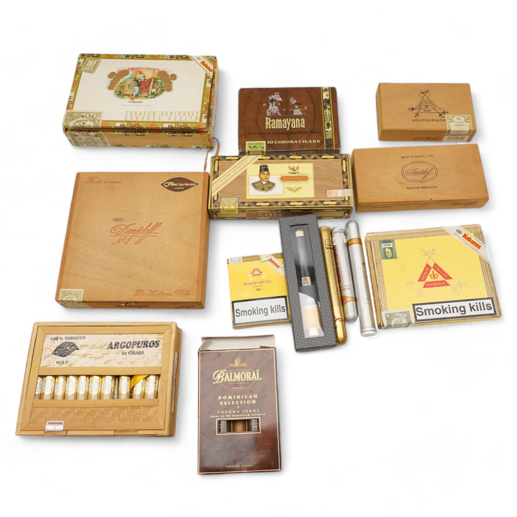 Davidoff Mini Cigarillos, Special Edition, cased, nine Romeo y Julieta cigars, four Adipati Super Corona No. 1 cigars, eight Montecristo no. 4 cigars and various mini cigars, and others, all unsealed 
