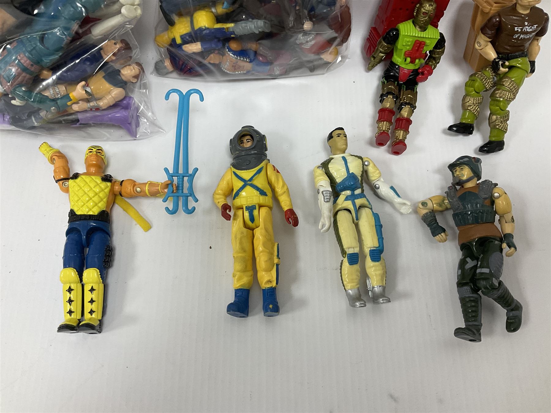 Group of twenty nine G.I.Joe 1980s mini figures, along with further unassociated miniature figures and accessories 
