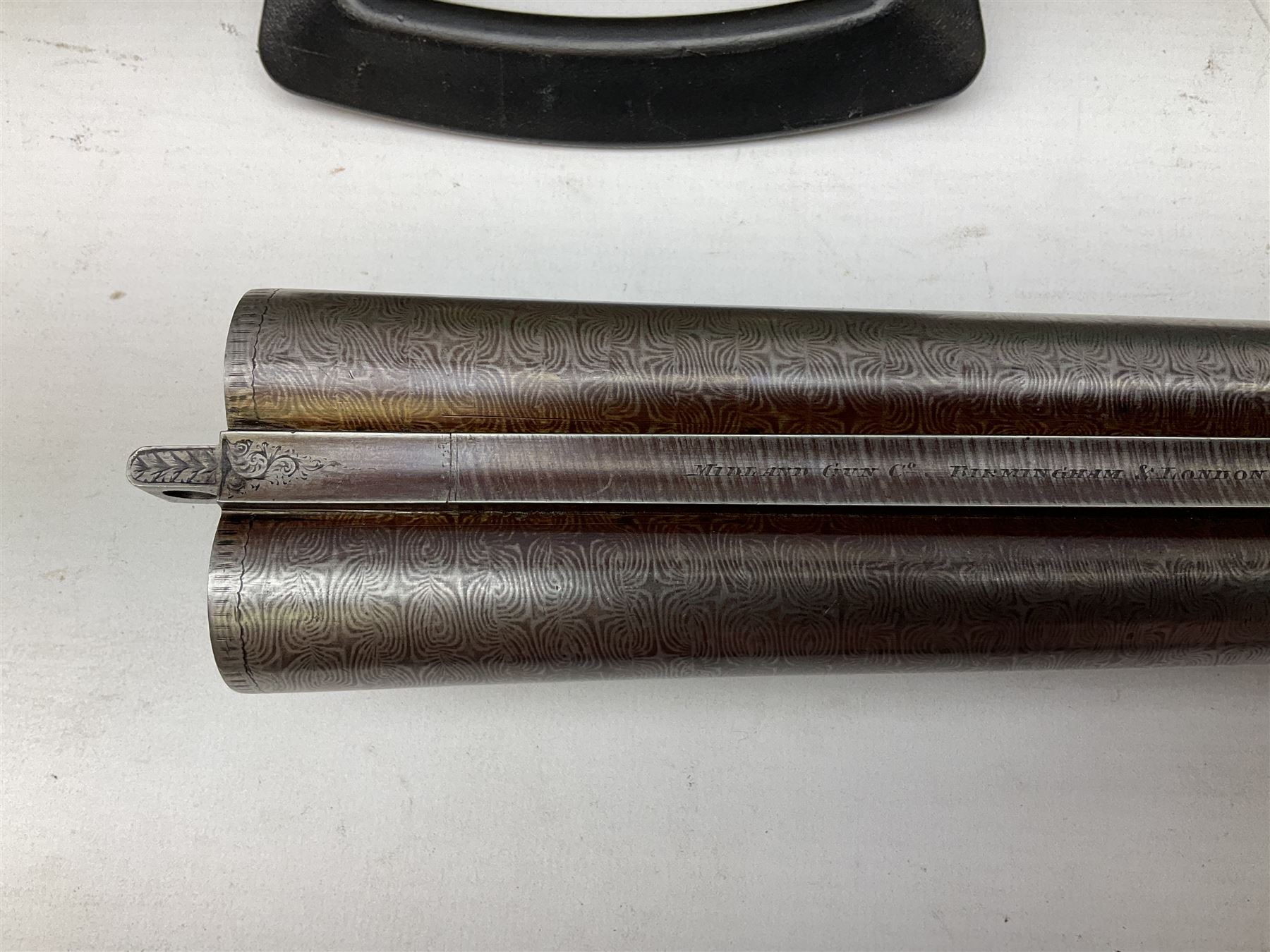 Midland Gun Company Birmingham & London 12-bore side-by-side box-lock non-ejector double barrel shotgun with 76cm damascus barrels, Prince of Wales style walnut stock with chequered grip and fore-end, top safety and engraved lock no.62160 L120cm overall; in scratch built baize lined wooden case. SHOTGUN CERTIFICATE REQUIRED.