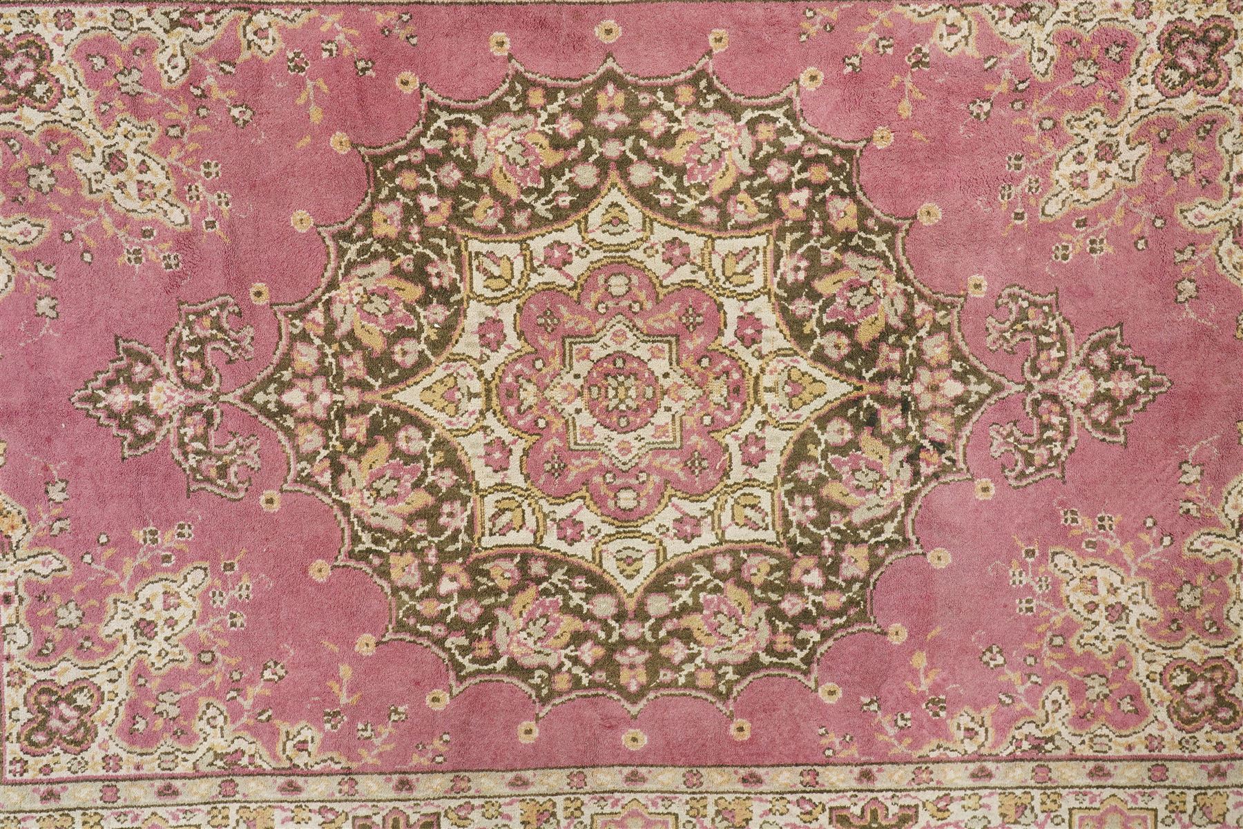 Pakistani Bohara hand-knotted rug, 156x196cm and a Chinese Persian style rug, 168x113cm, (2)