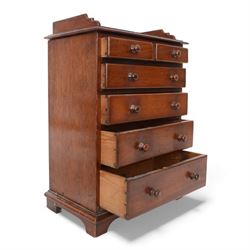 Victorian mahogany tabletop chest of drawers, of two small over three graduated drawers, H41cm