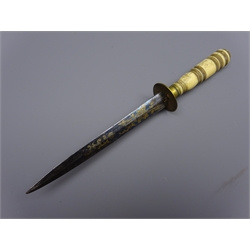  19th century American Midshipman's dirk 13cm blued steel tapering blade with gilt stars & stripes, circular guard with turned tapering ivory grip, in original gilt metal scabbard, L23cm  