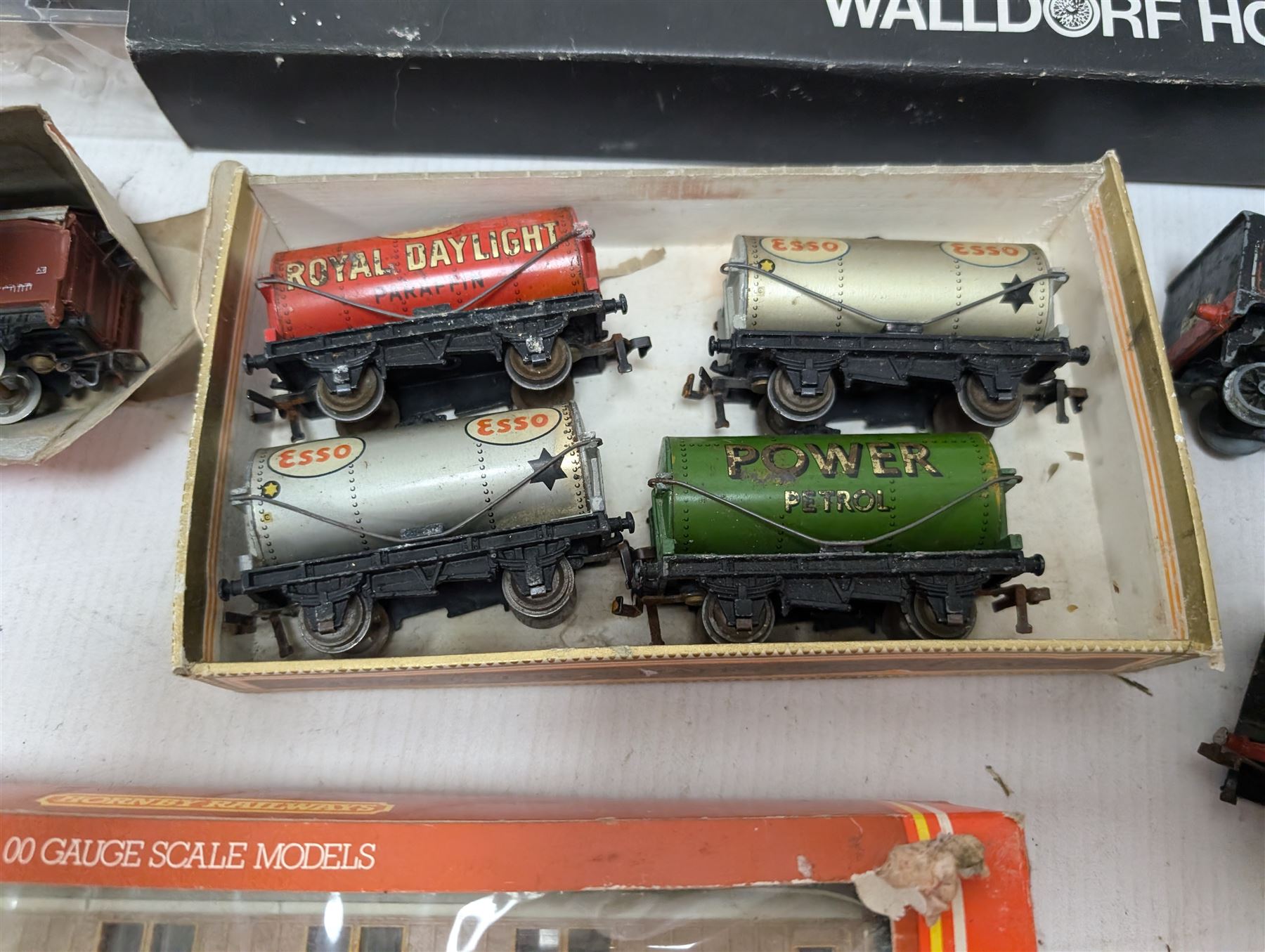 Collection of HO/OO gauge model railway accessories, including two locomotives, rolling stock etc 