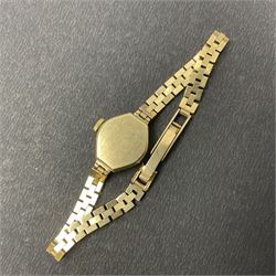 Roamer ladies 9ct gold manual wind wristwatch, on 9ct gold bracelet