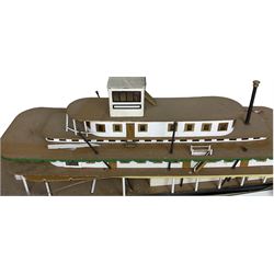 Model of St.Louis Belle paddle boat, L118cm, together with a box of additional parts and model plans by Vic Smeed