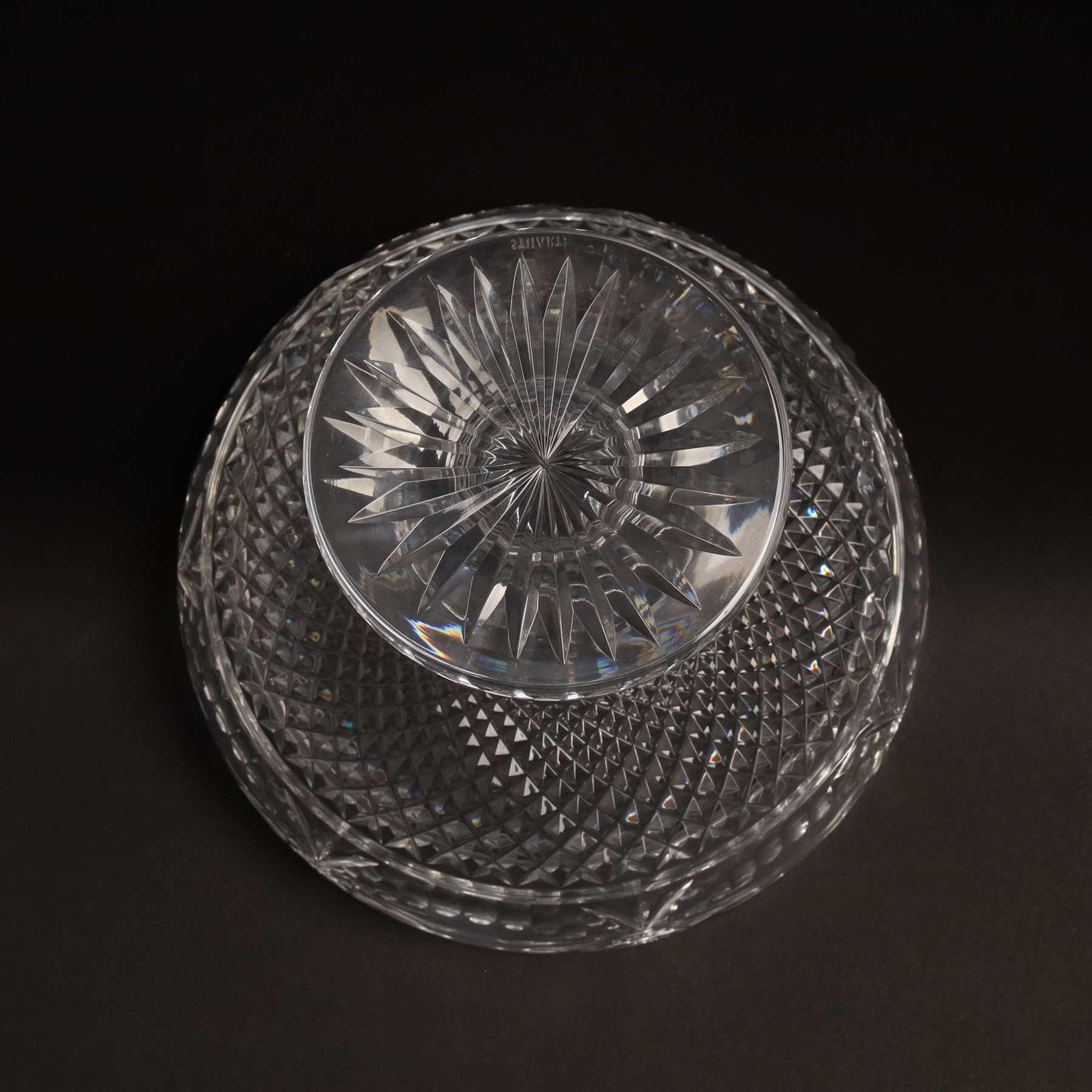 Stuart Crystal Beaconsfield pattern bowl on pedestal foot, D20cm