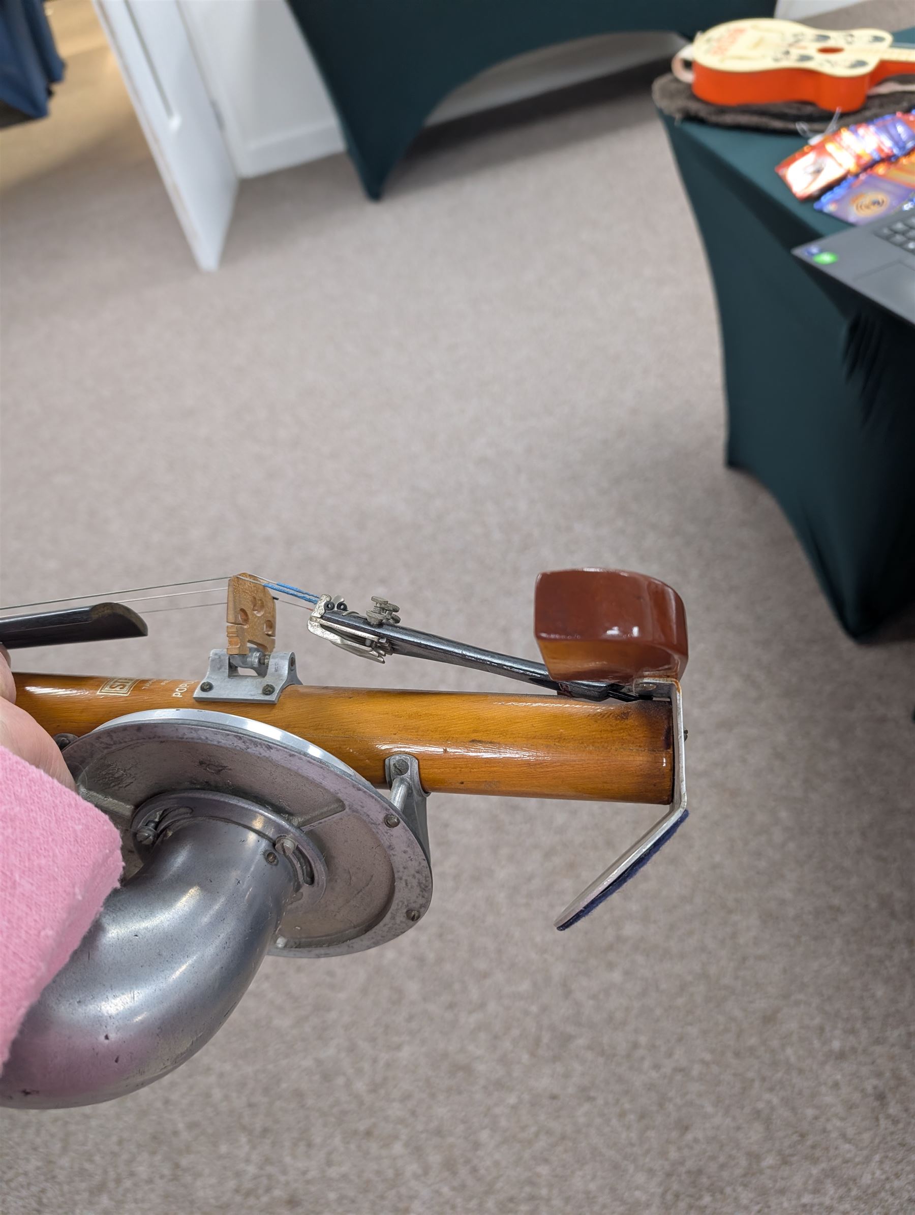 Early 20th century Stroviols Popular Model violin, with four strings and single aluminium horn