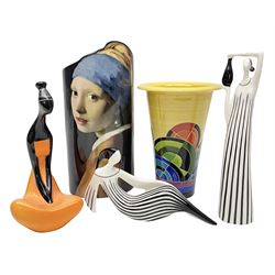 Dennis China Works vase with fluted rim 