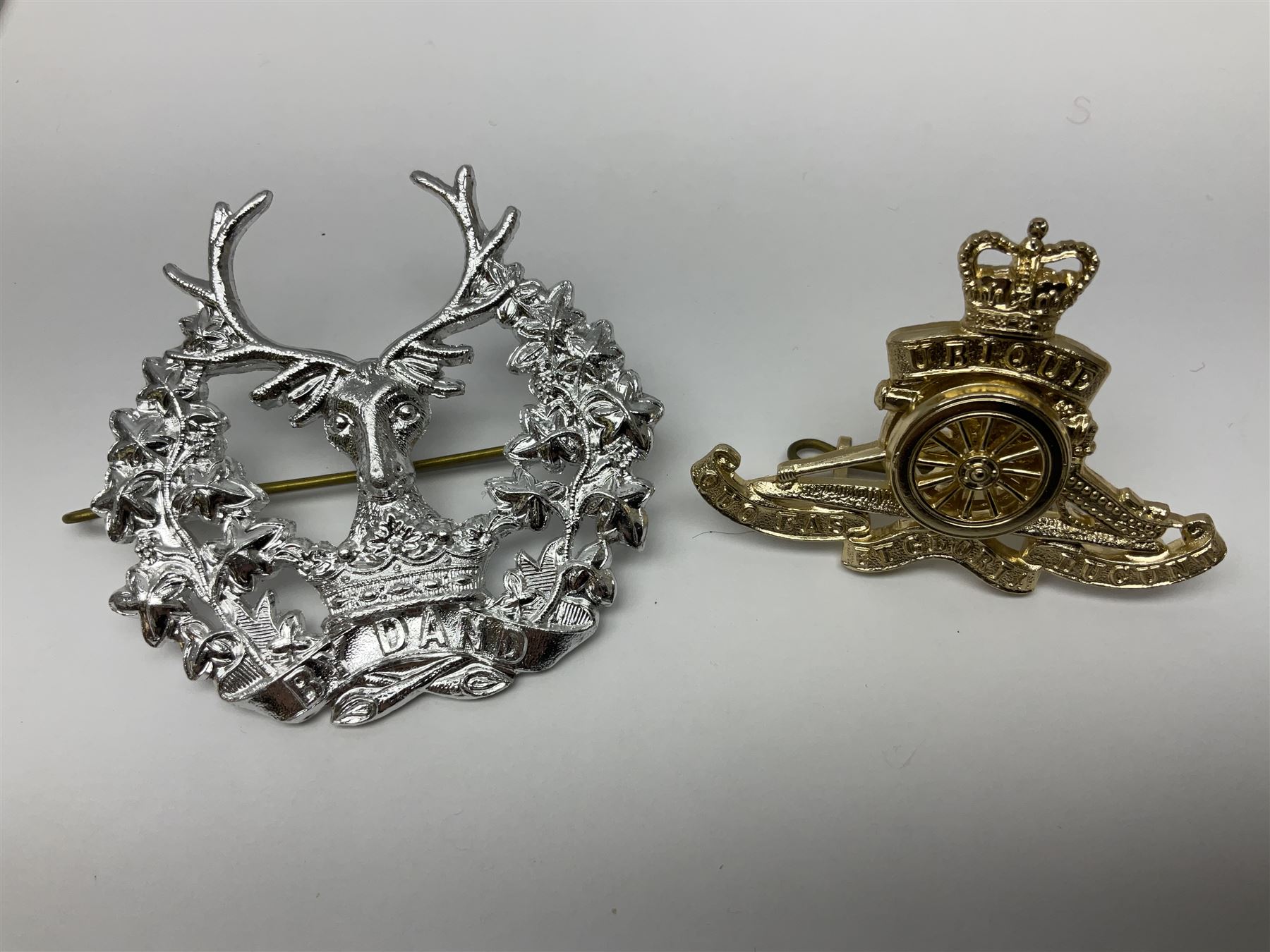 Military badges - approximately eighty predominantly staybrite glengarry, cap and collar badges and small quantity of plastic badges