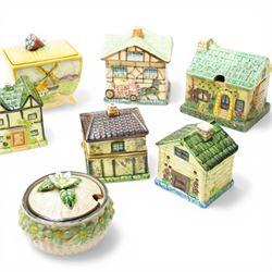 Eleven pieces of Marutomo ware