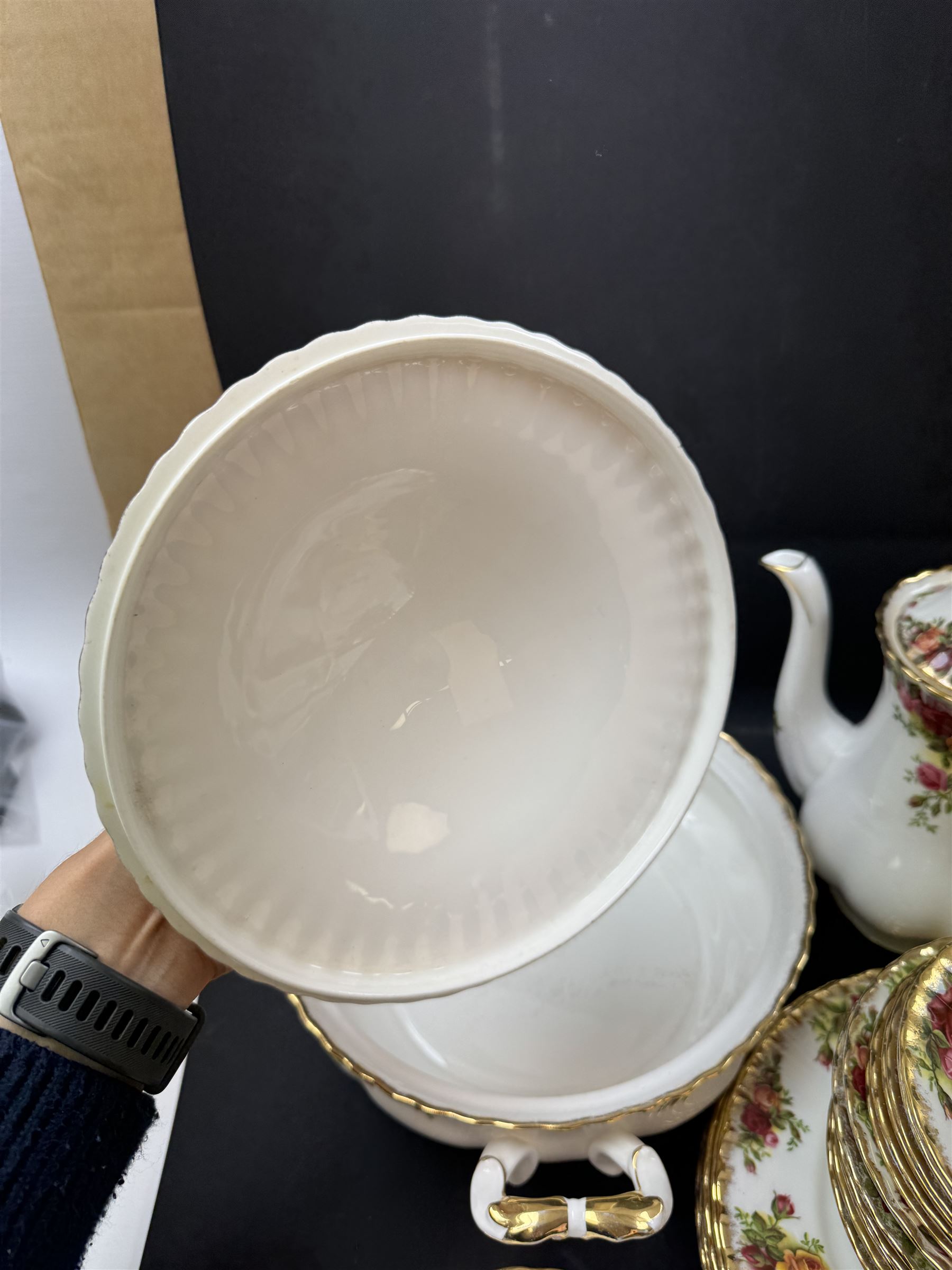 Royal Albert Old Country Roses pattern coffee and dinner service for six, including coffee pot, coffee cups and saucers, dinner plates, side plates, bowls etc 