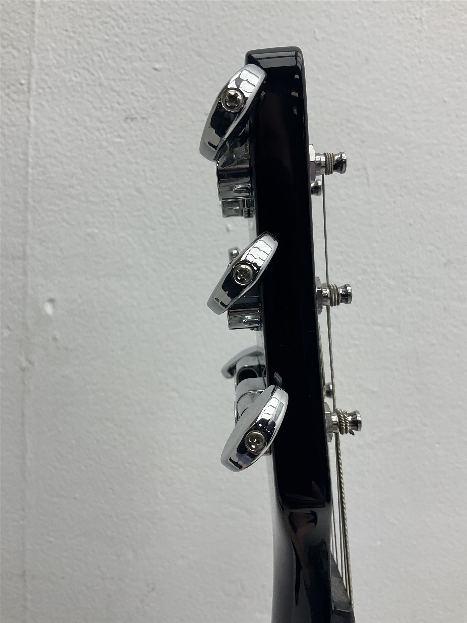 Italia Mondial electric guitar in blue with independent pick-ups, serial no.150066 L100cm; in original Italia carrying case 