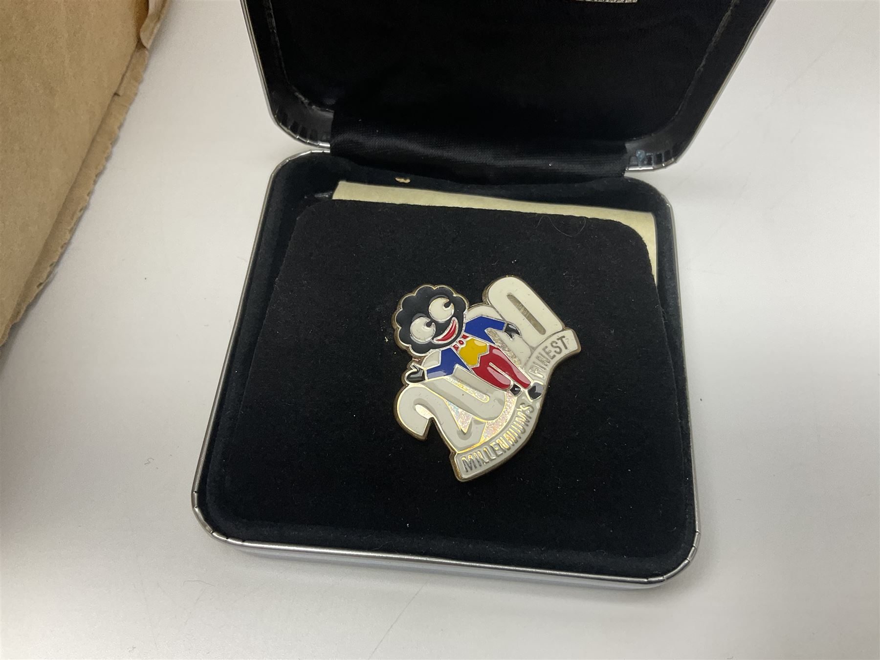 Large collection of Robertson's Golly memorabilia including badges, seven band figures, ceramics, toast racks etc