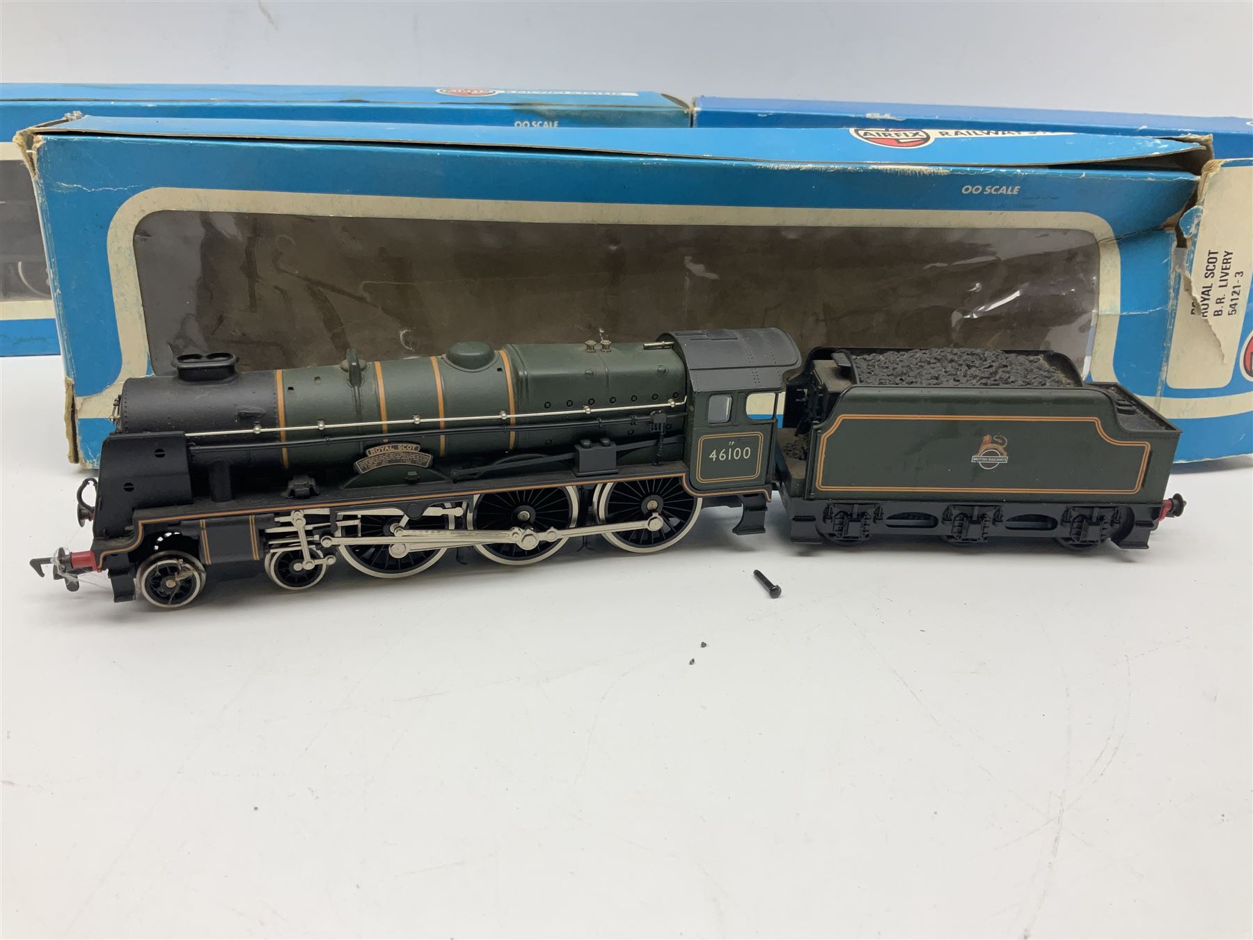 Airfix '00' gauge - Castle Class 4-6-0 locomotive 'Pendennis Castle' No.4069; Class 6P/7P Rebuilt Royal Scot 4-6-0 locomotive 'Royal Scot' No.46100; both boxed; Class 4F 0-6-0 locomotive No.4454 in associated box; another unboxed Class 4F 0-6-0 locomotive; and Class 14XX 0-4-2 tank locomotive No.1466 for spares or repair